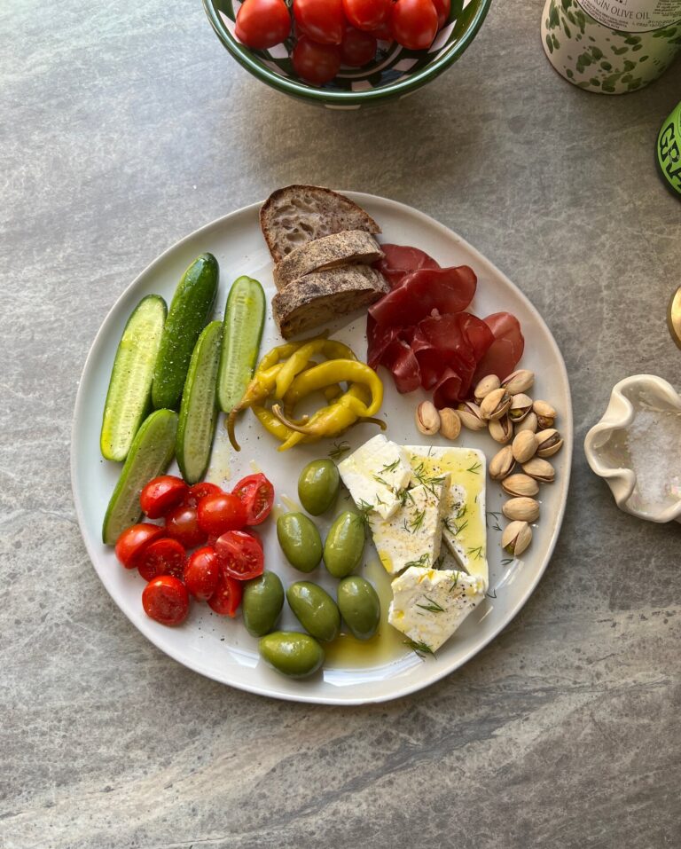 Girl dinner trend na Tiktoku: Promicanje pravilnog načina prehrane ili potencijalna zamka?