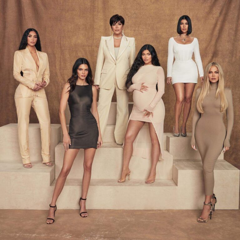 Analiza PR Strategije Kardashian-Jenner Klan: Kako održavaju globalni imidž 